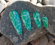 Load image into Gallery viewer, Glow Custom Painted Fishing Lures.